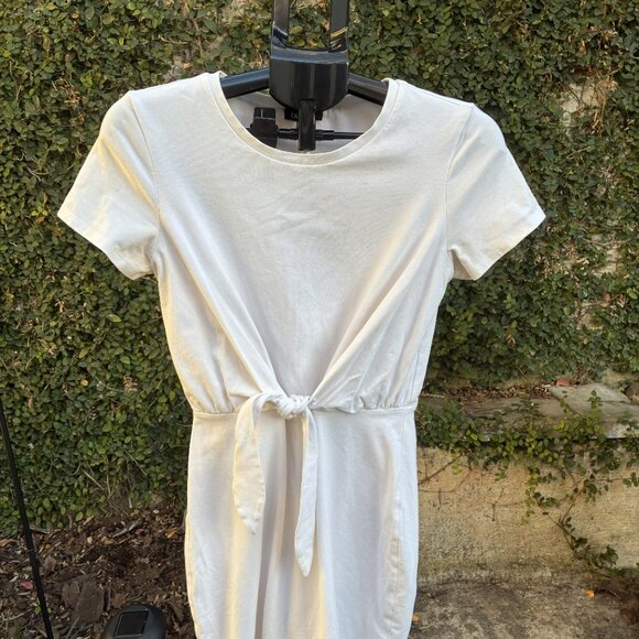 EXPRESS Tie-Front T-shirt Dress in white - Picture 5 of 5